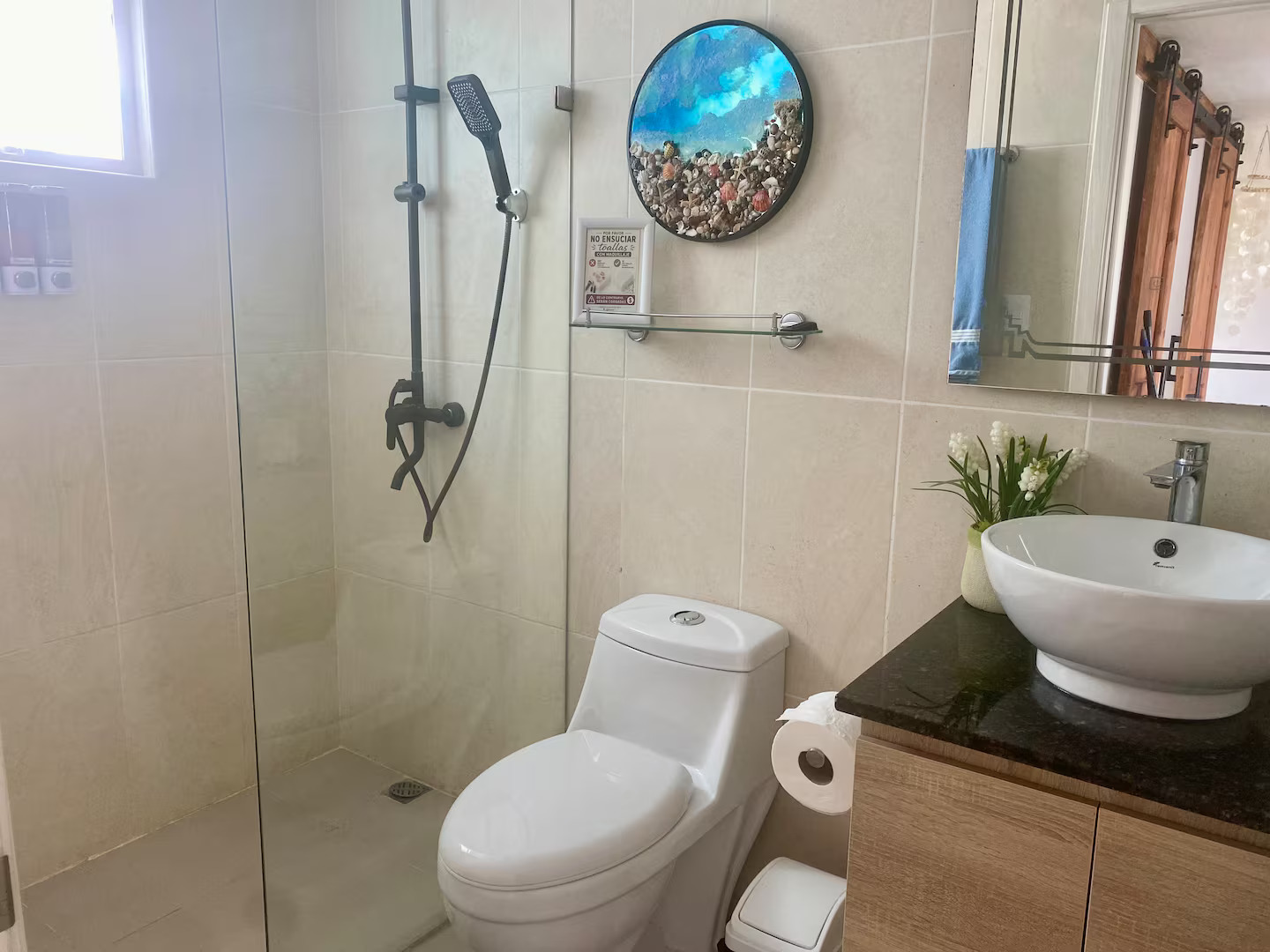 58d43354-2f7e-4a6f-8df0-adbab11e5073 Apartamento en venta en Punta Cana, 2 habitaciones amueblado, cómodo, con excelente ubicación y potencial de ingresos desde el primer día.