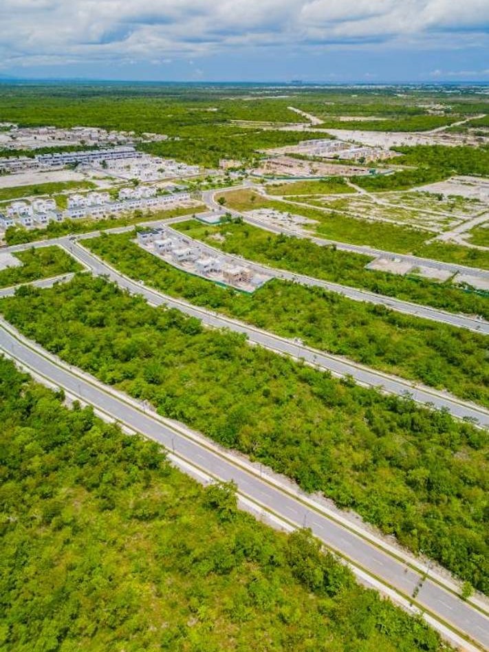 FOTO 2 Terreno de esquina en Vistacana, para casa unifamiliar o inversión