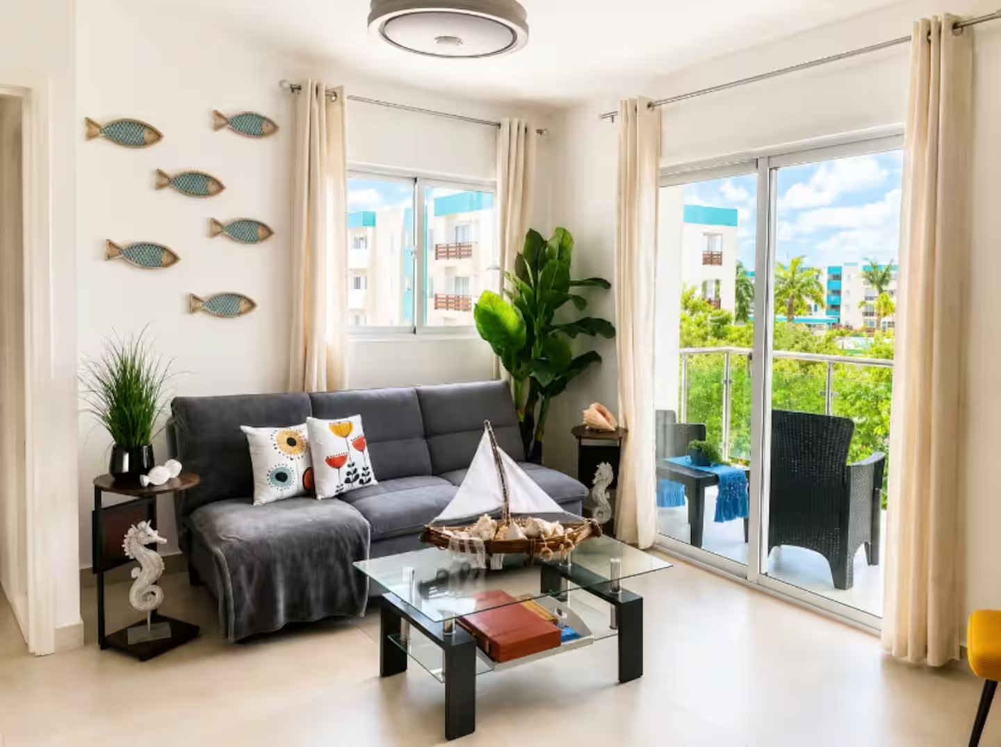 a310e761-8d6f-4dd5-a383-f1fc67b6aa8b Apartamento en venta en Punta Cana, 2 habitaciones amueblado, cómodo, con excelente ubicación y potencial de ingresos desde el primer día.