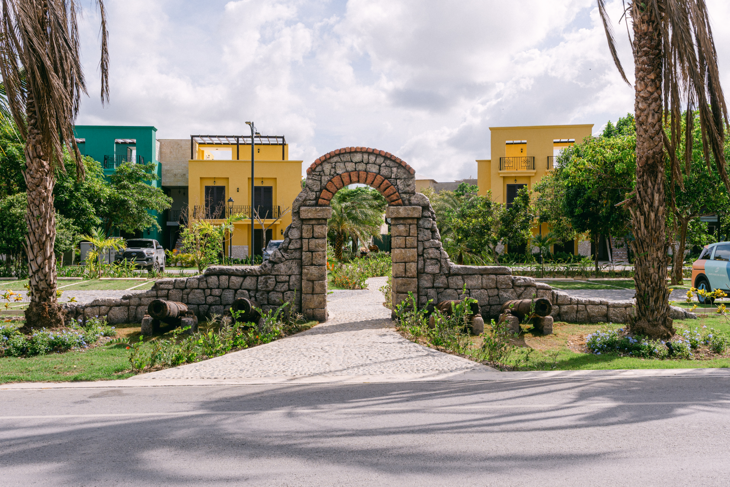 Elegante proyecto al estilo colonial PUEBLITO CARIBEÑO replicando las ciudades de América