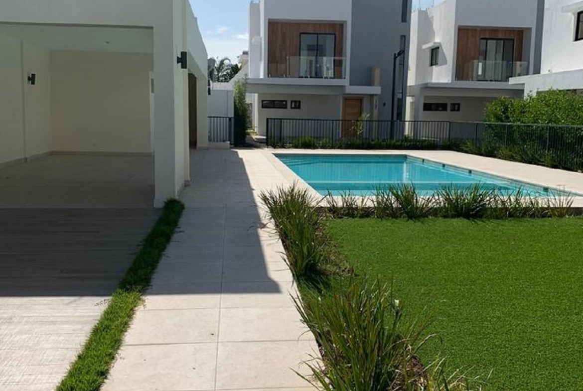 Rosa Marina Casa familiar en venta