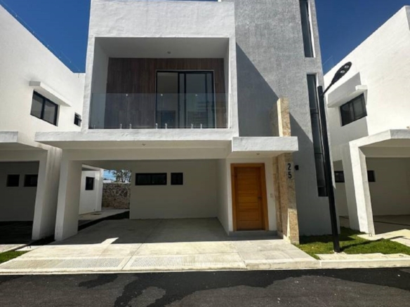 Rosa Marina Casa familiar en venta