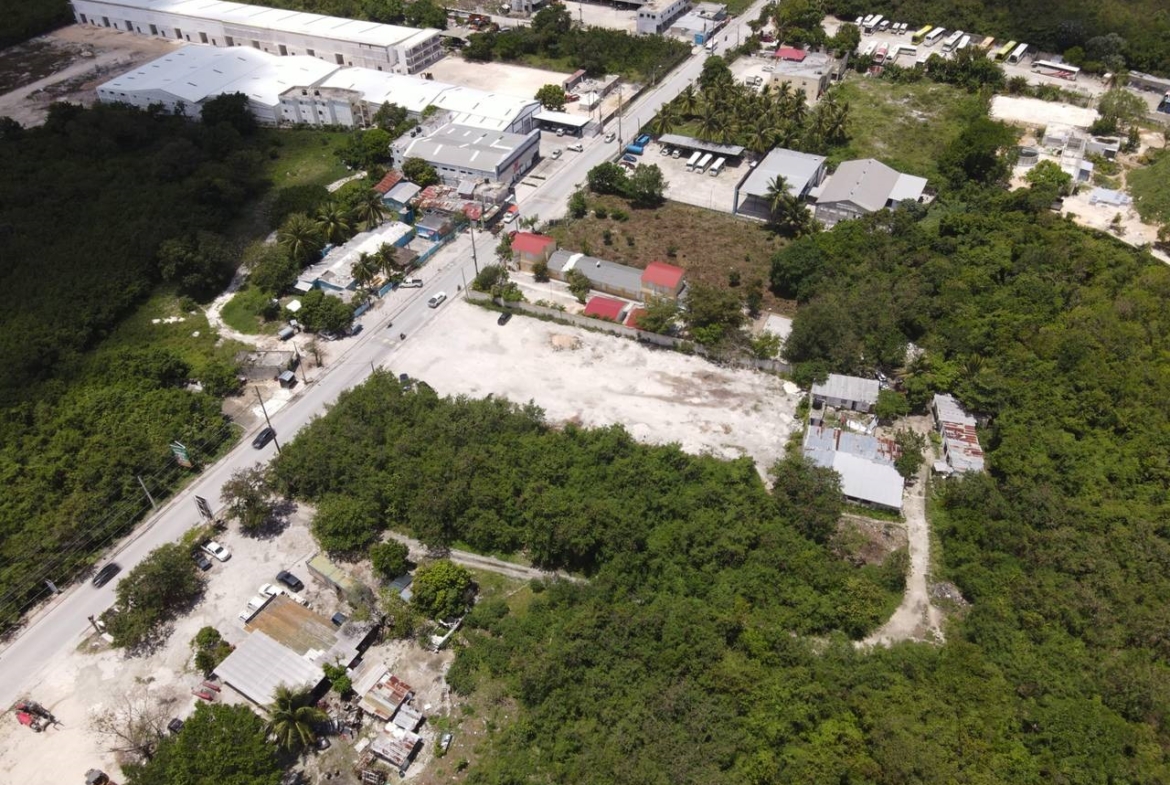 Terreno en venta en Verón Punta Cana para construcción mixta con frente a la Av. Punta Cana.