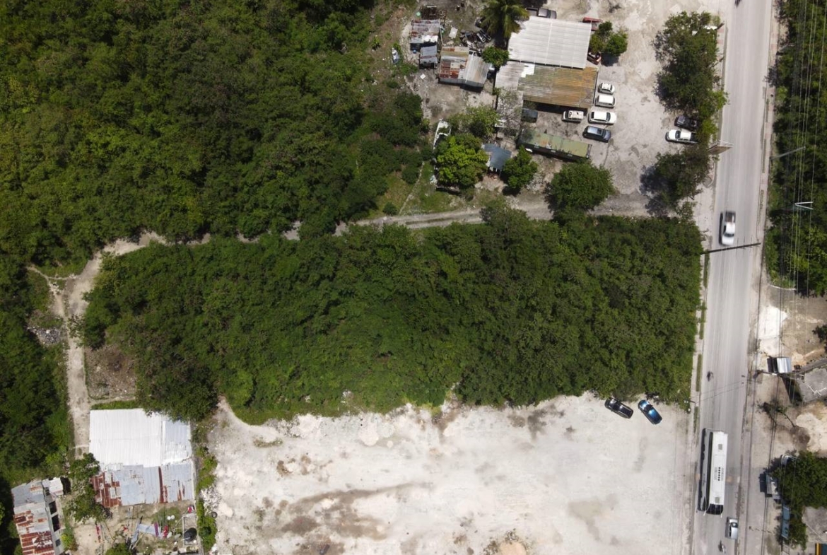 Terreno en venta en Verón Punta Cana para construcción mixta con frente a la Av. Punta Cana.