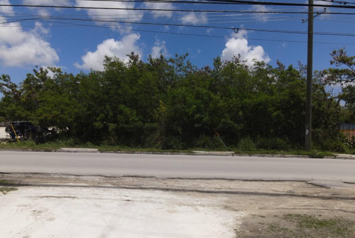 Terreno en venta en Verón Punta Cana para construcción mixta con frente a la Av. Punta Cana.