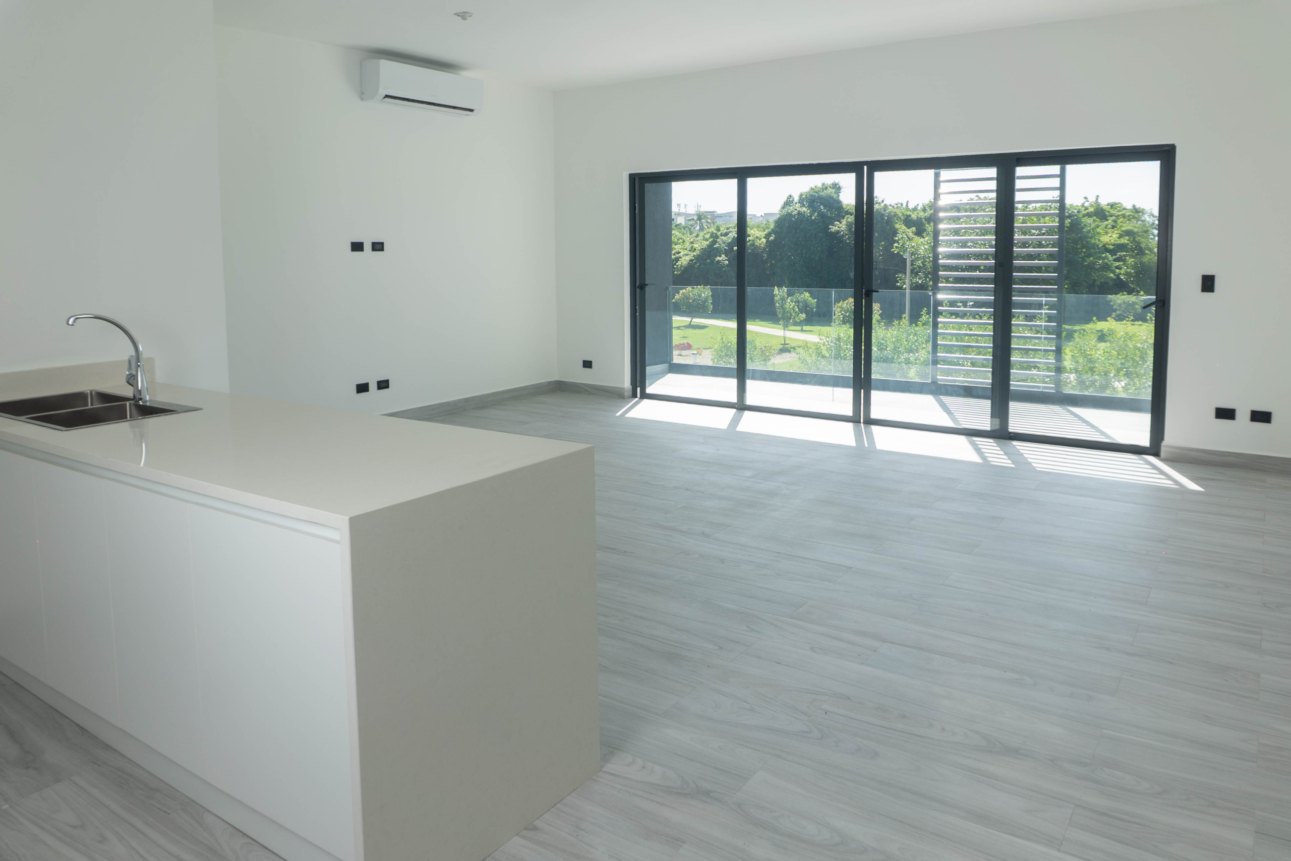 ARVE GREEN ONE II-59 Green One II – Apartamentos de 1, 2 y 3 habs listos para entregar en Punta Cana, con Diseño Contemporáneo, Jardín Central y amenidades especiales