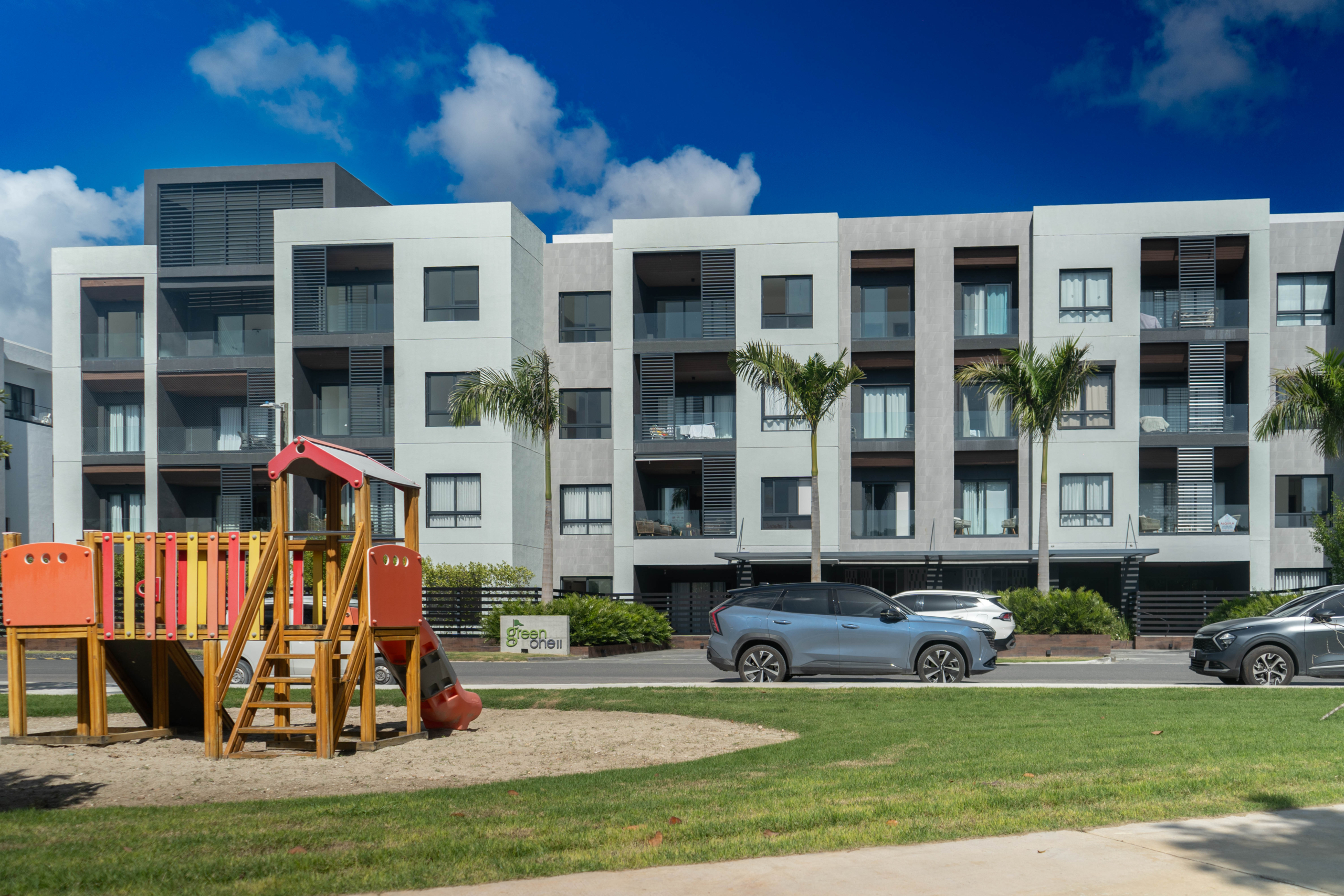 ARVE GREEN ONE II-98 Green One II – Apartamentos de 1, 2 y 3 habs listos para entregar en Punta Cana, con Diseño Contemporáneo, Jardín Central y amenidades especiales