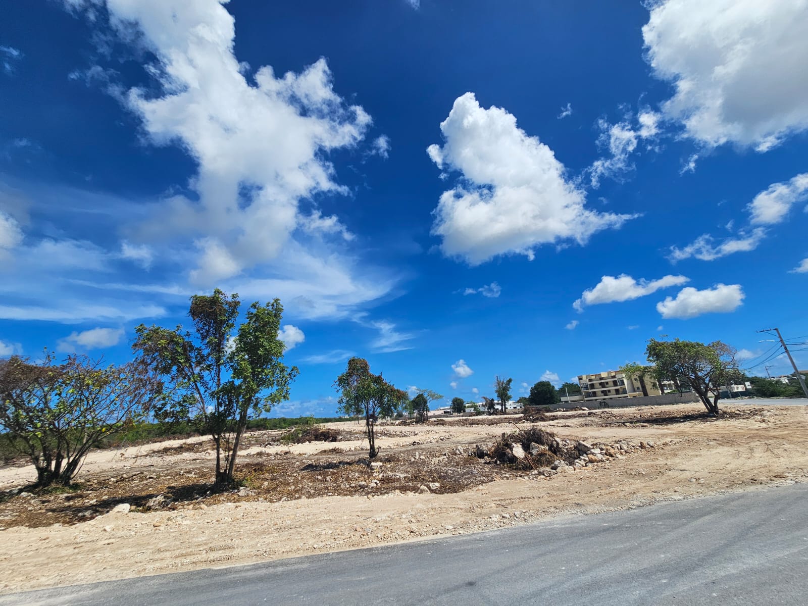 Terrenos residenciales con Título Individual y Todos los Servicios para Villas Unifamiliares