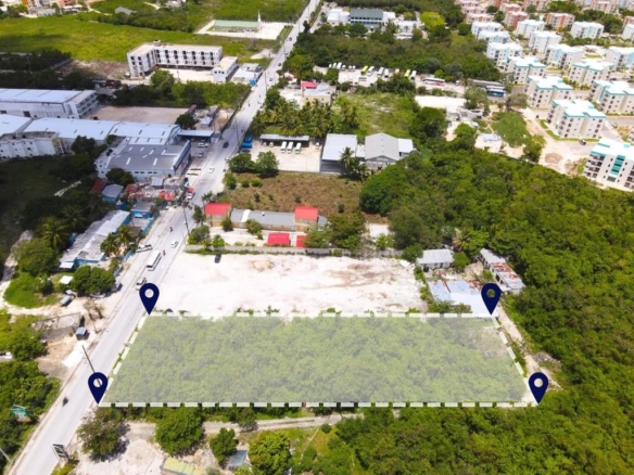 Terreno en venta en Verón Punta Cana para construcción mixta con frente a la Av. Punta Cana.